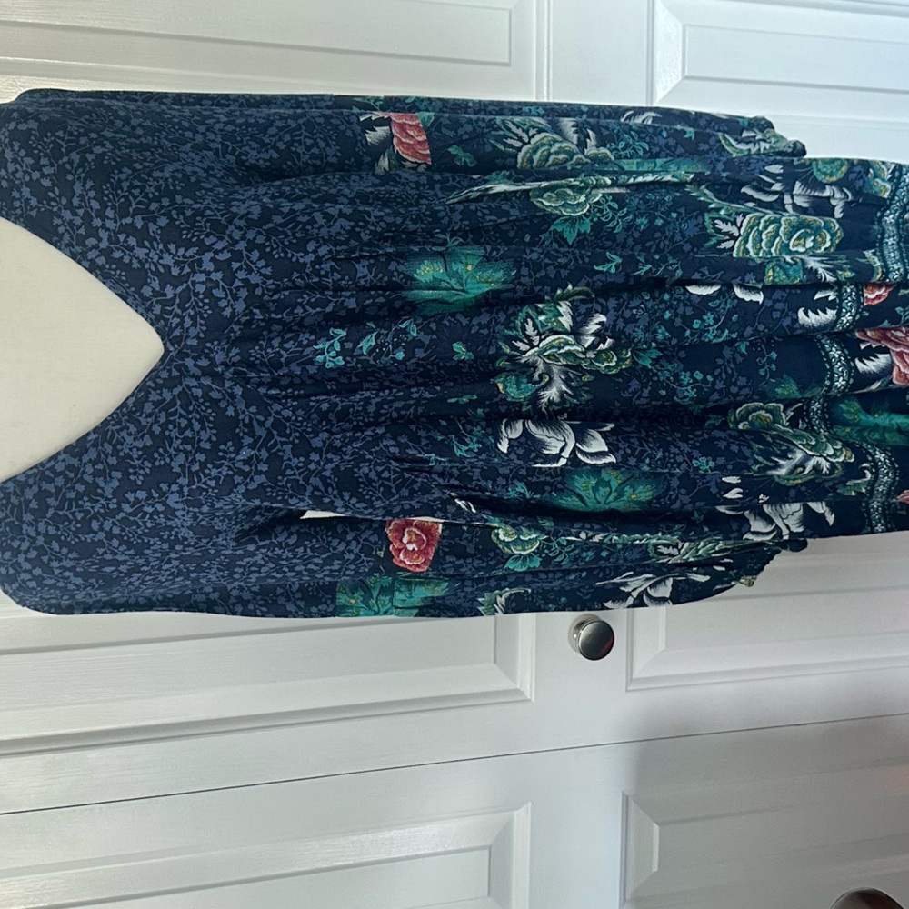 DESIGNED BY BILLABONG!!! GREAT CONDITION LONG-SLEEVE DRESS